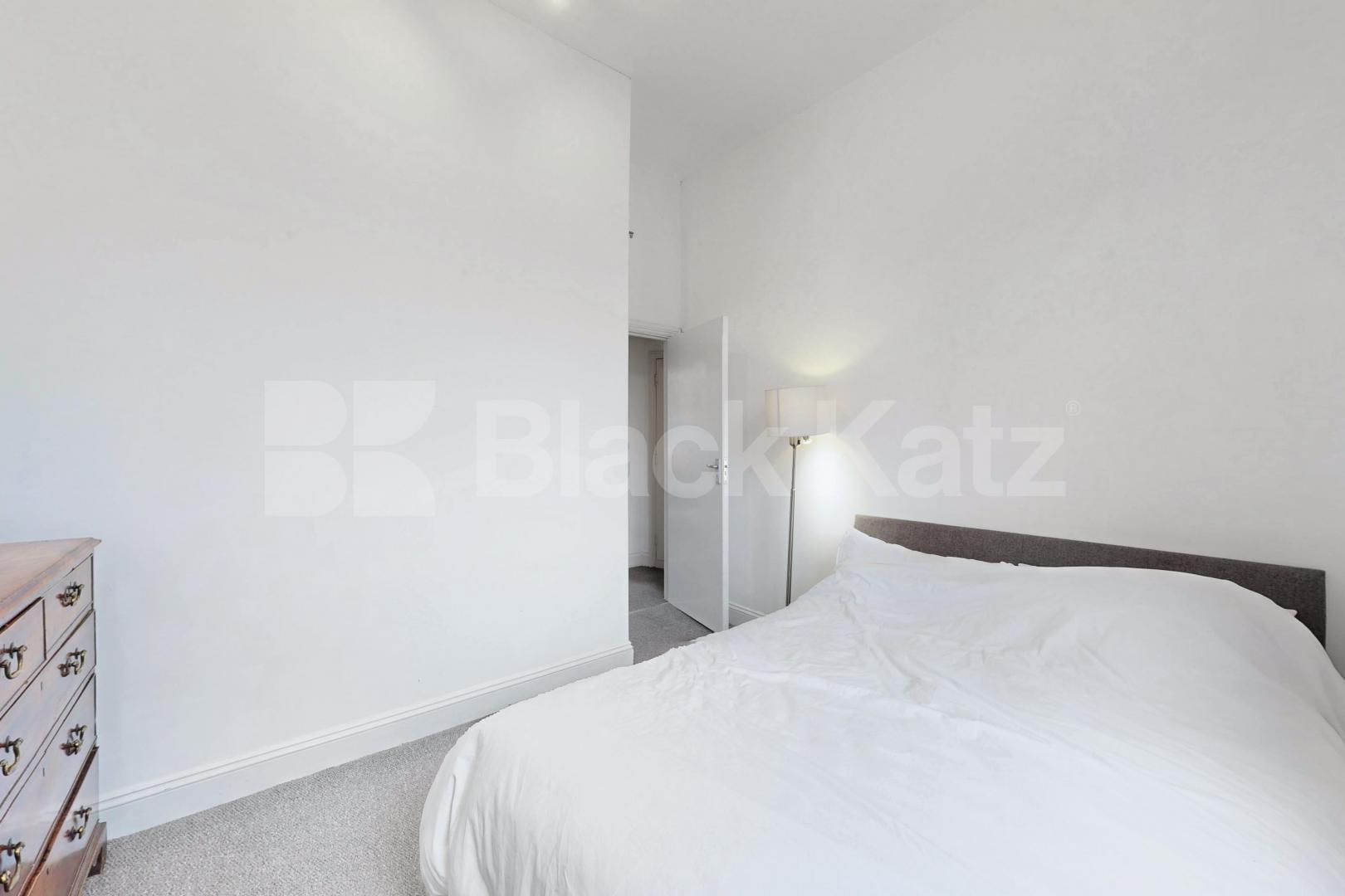 Elegant Raised Ground Floor Apartment in Sought-After NW1 Camden Park Road, Camden